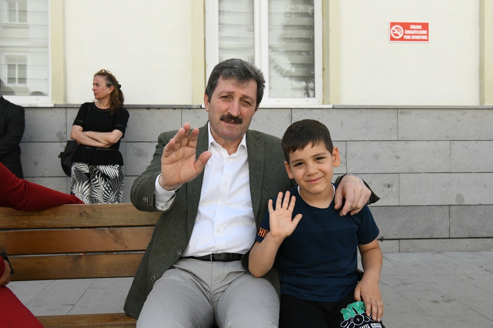 Vali Tavlı Depremzede Ailelerle Bayram Şenliğinde Bir Araya Geldi