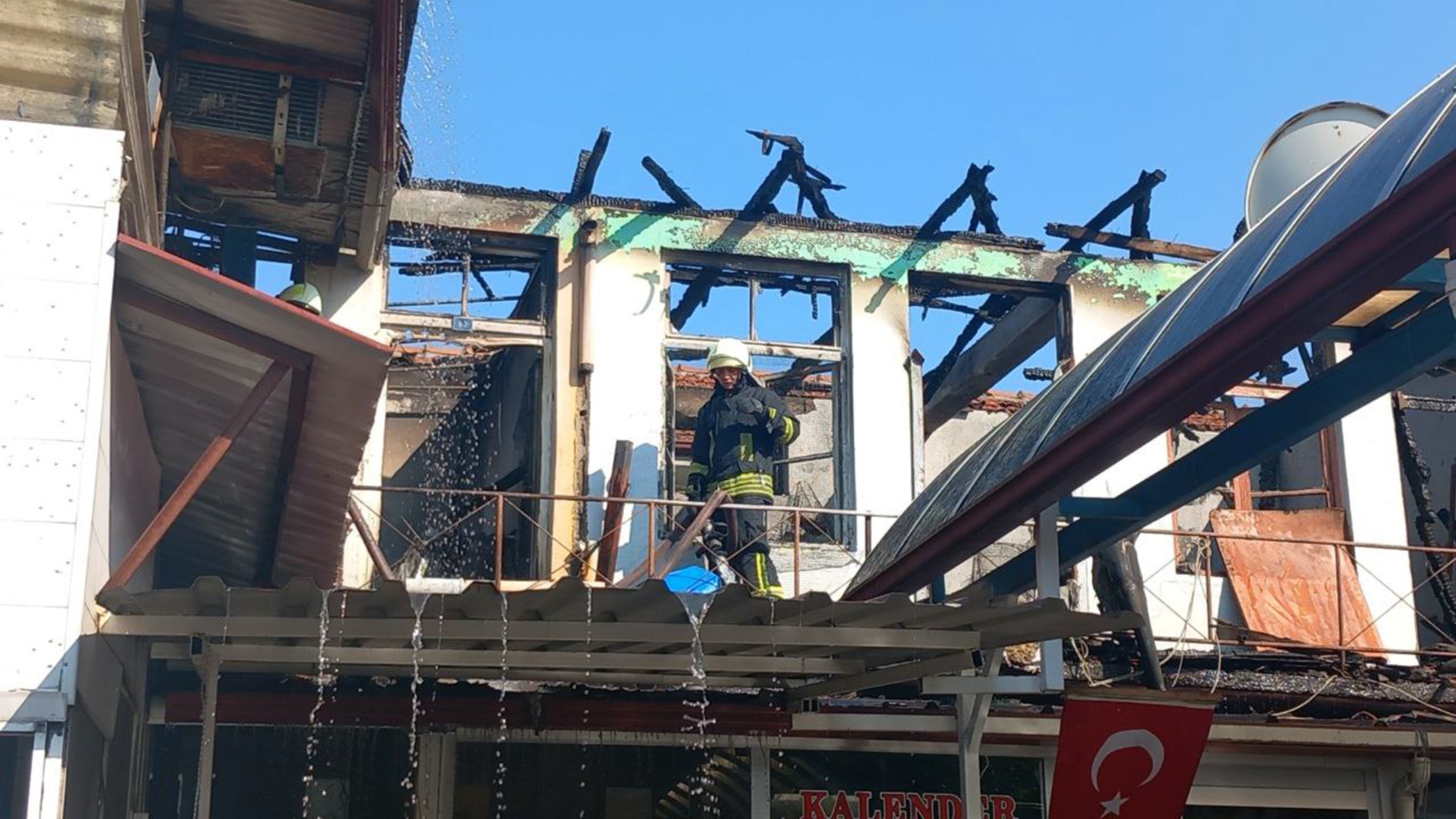 ULA'DAKİ İŞYERİ YANGININDA 10 DÜKKAN ZARAR GÖRDÜ