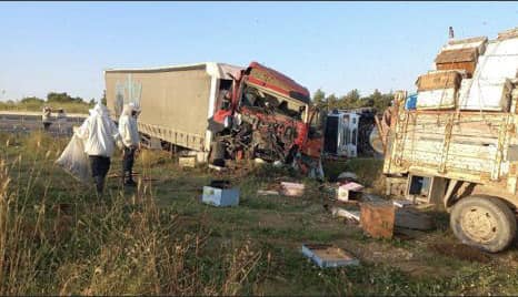 KÖYCEĞİZLİ ARICILARA TIR ÇARPTI 4 KİŞİ HAYATINI KAYBETTİ