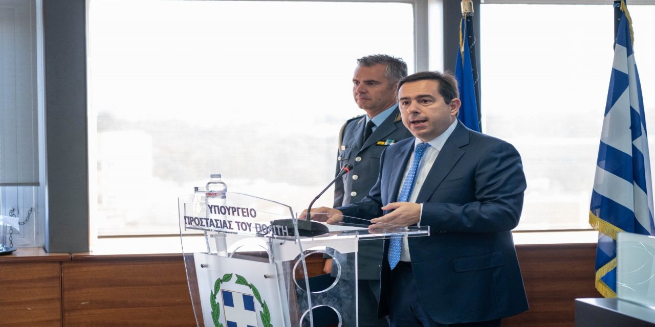 Yunanistan’da Vatandaşı Koruma Bakanı Mitarakis, görevinden istifa etti