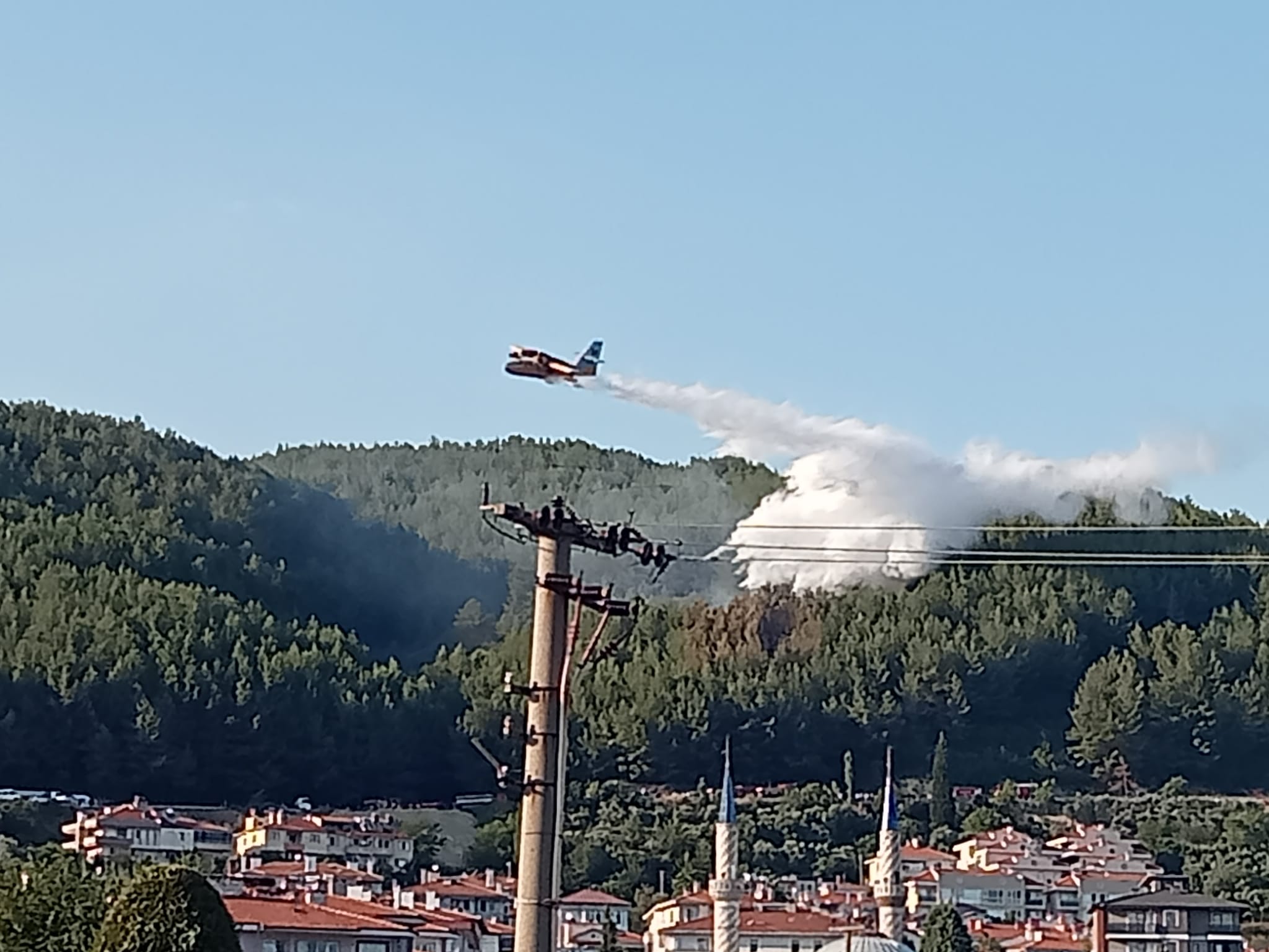 MUĞLA KIZILDAĞ'DA BAŞLAYAN YANGIN BÜYÜMEDEN KONTROL ALTINA ALINDI