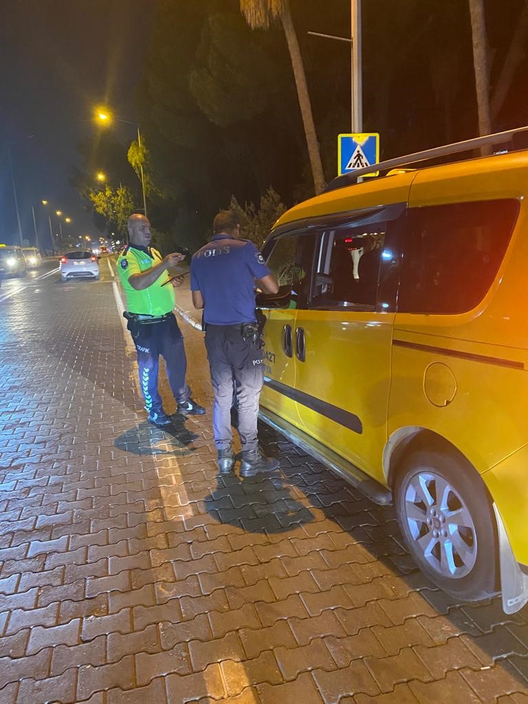 ALANYA'DA TAKSİLER DENETLENMEYE DEVAM EDİYOR