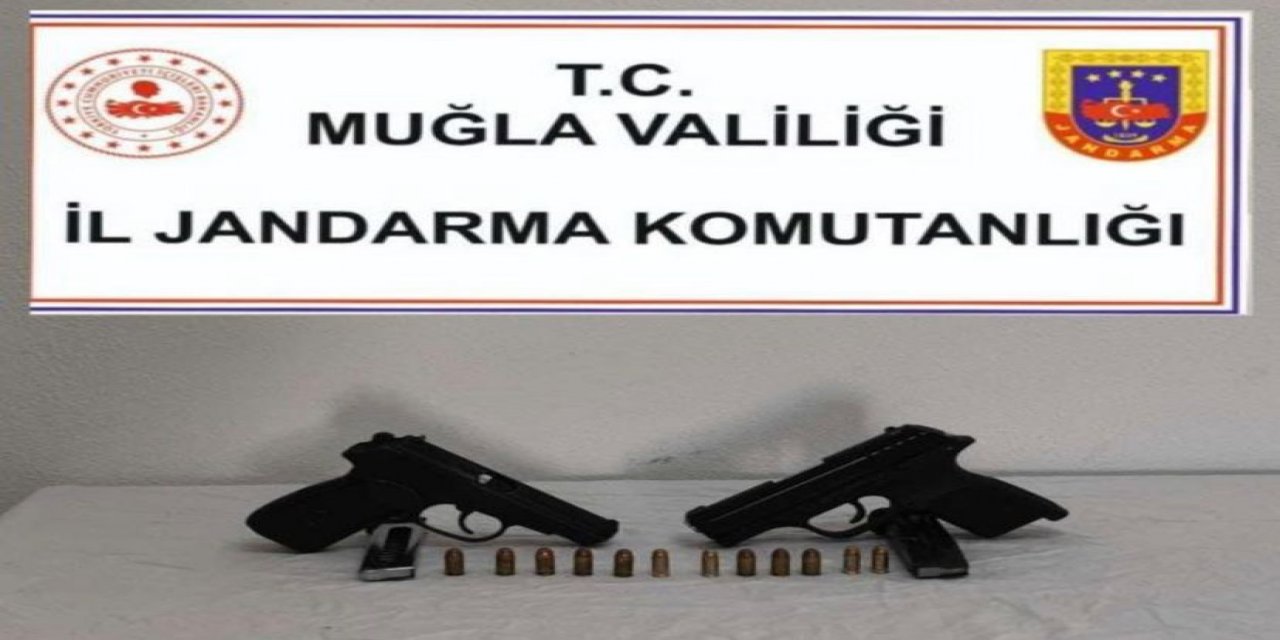 MİLAS'TA RUHSATSIZ TABANCA TAŞIYAN İKİ KİŞİ YAKALANDI
