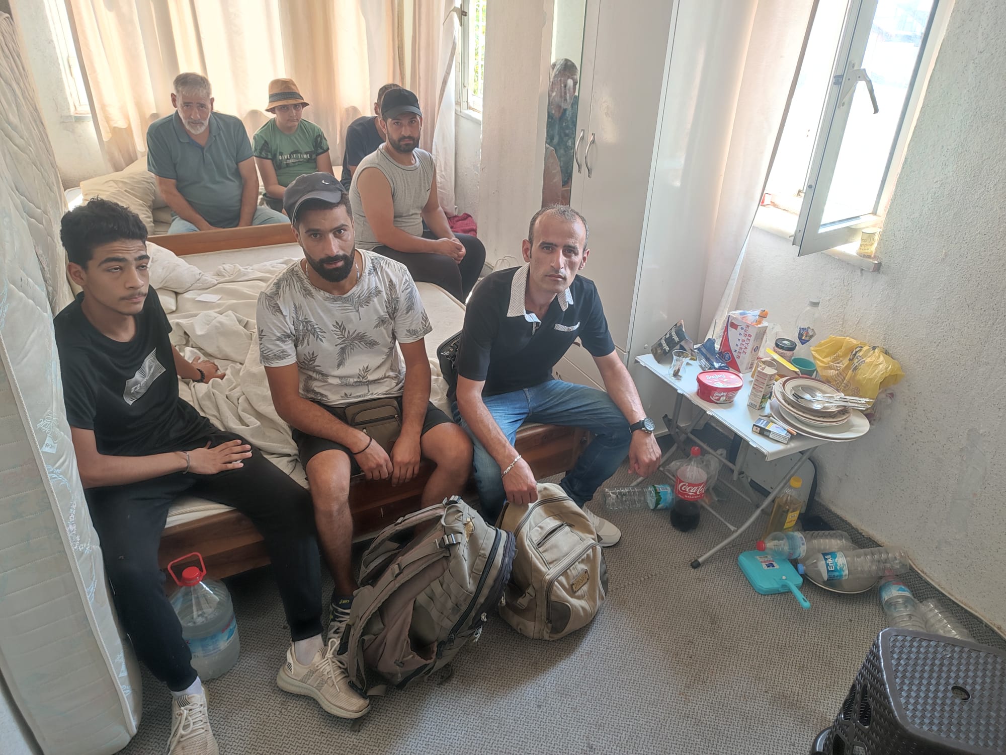 KAPALI GÖRÜNEN OTELDE 16 KAÇAK GÖÇMEN YAKALANDI