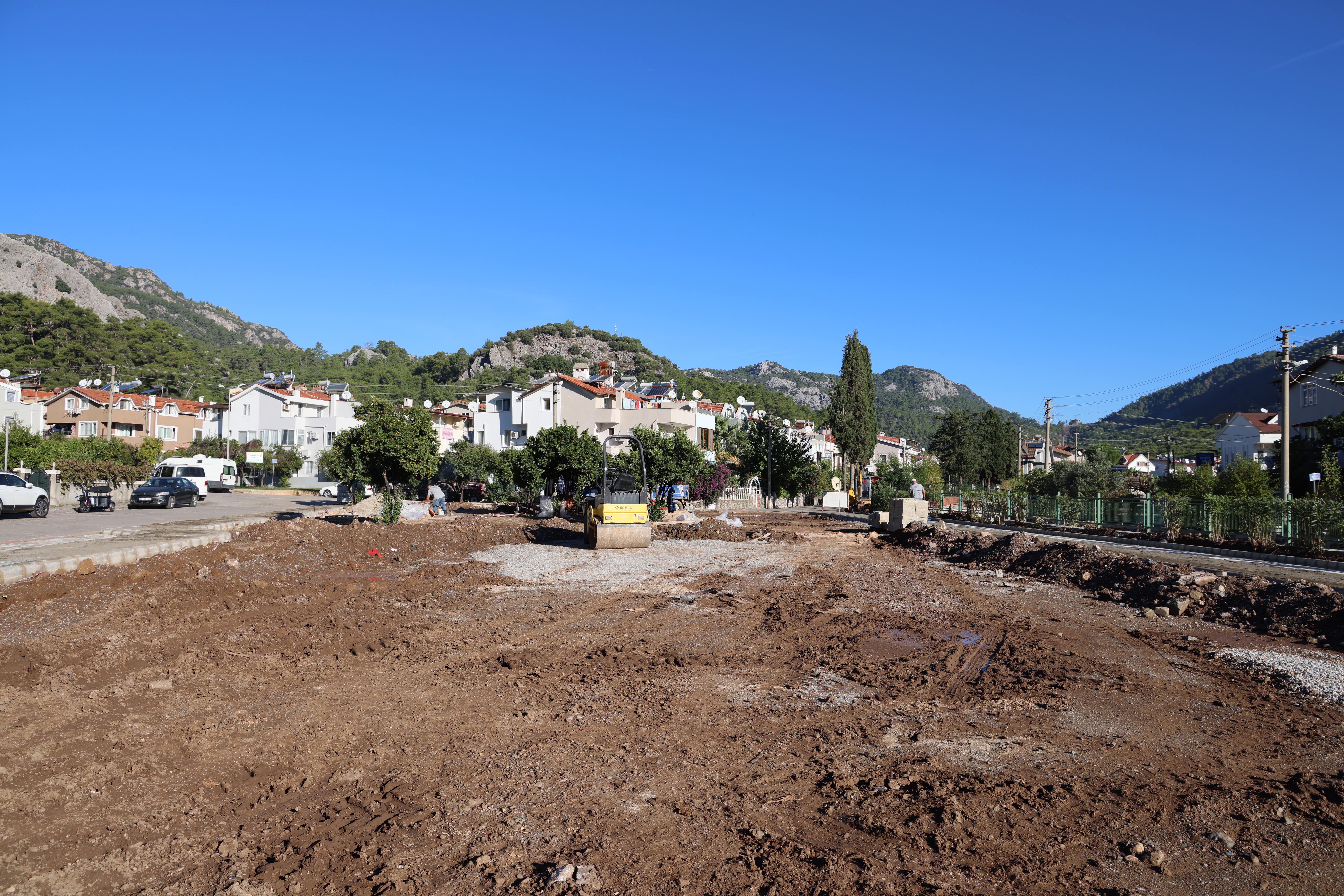 BELEDİYE BELDİBİ'NE TRAMBOLİNLİ PARK YAPIYOR