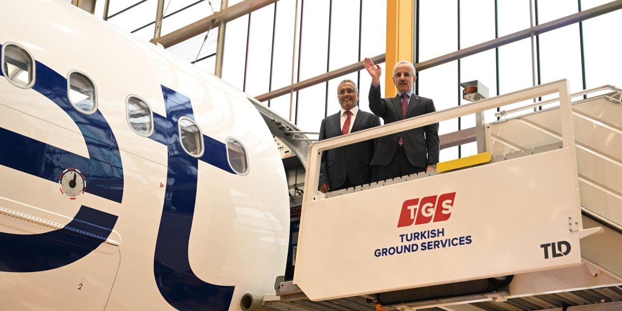 ULAŞTIRMA VE ALTYAPI BAKANI URALOĞLU, A JET LANSMAN TÖRENİ’NE KATILDI