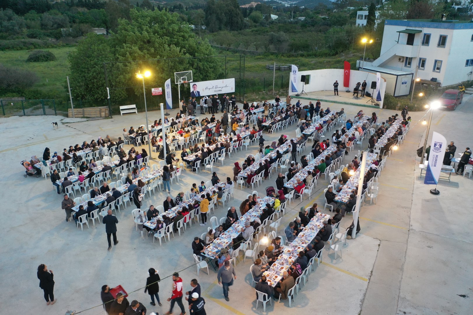 baskan-aras-iftari-derekoyde-vatandaslarla-birlikte-acti-14.jpg