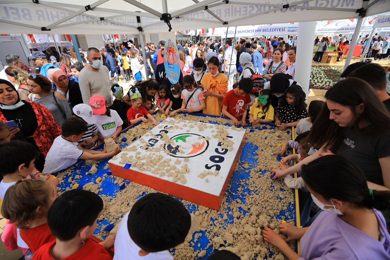 buyuksehir-belediyesi-ile-muglayi-23-nisan-coskusu-sardi-6.jpg