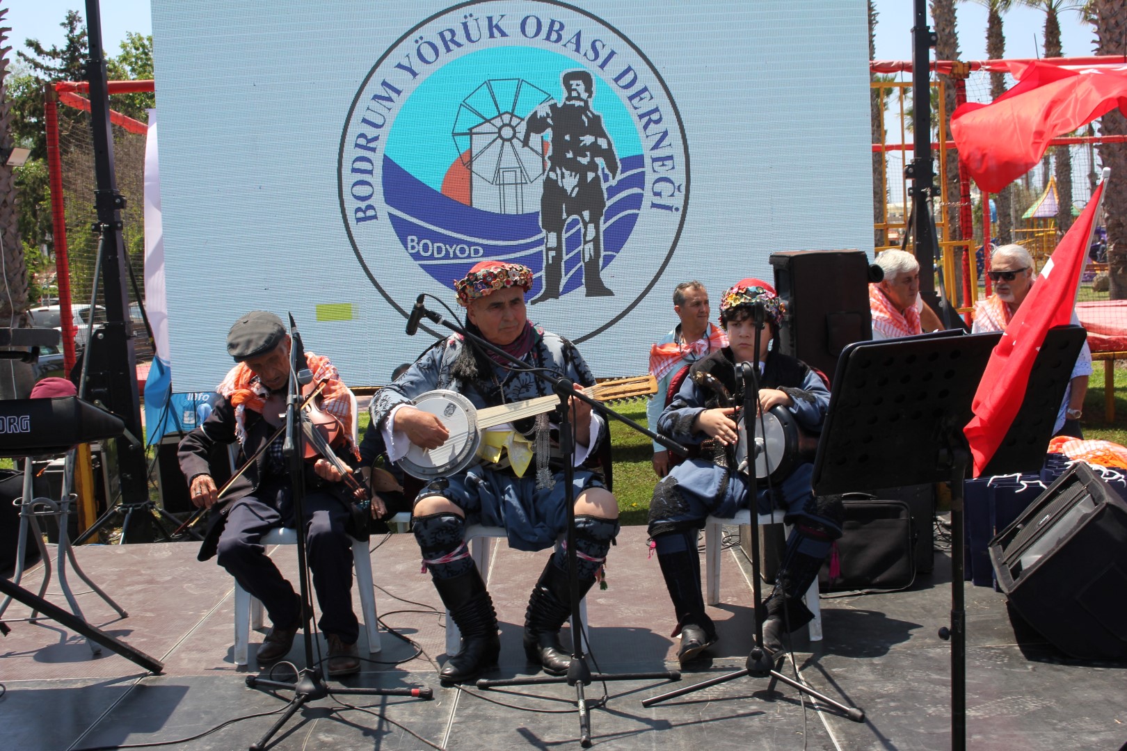 yorukler-bodrumdaki-festivalde-bulustu-11.jpg