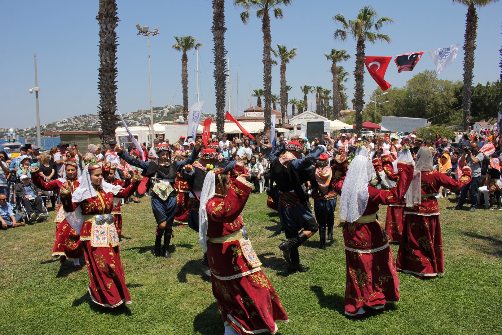 yorukler-bodrumdaki-festivalde-bulustu-12.jpg