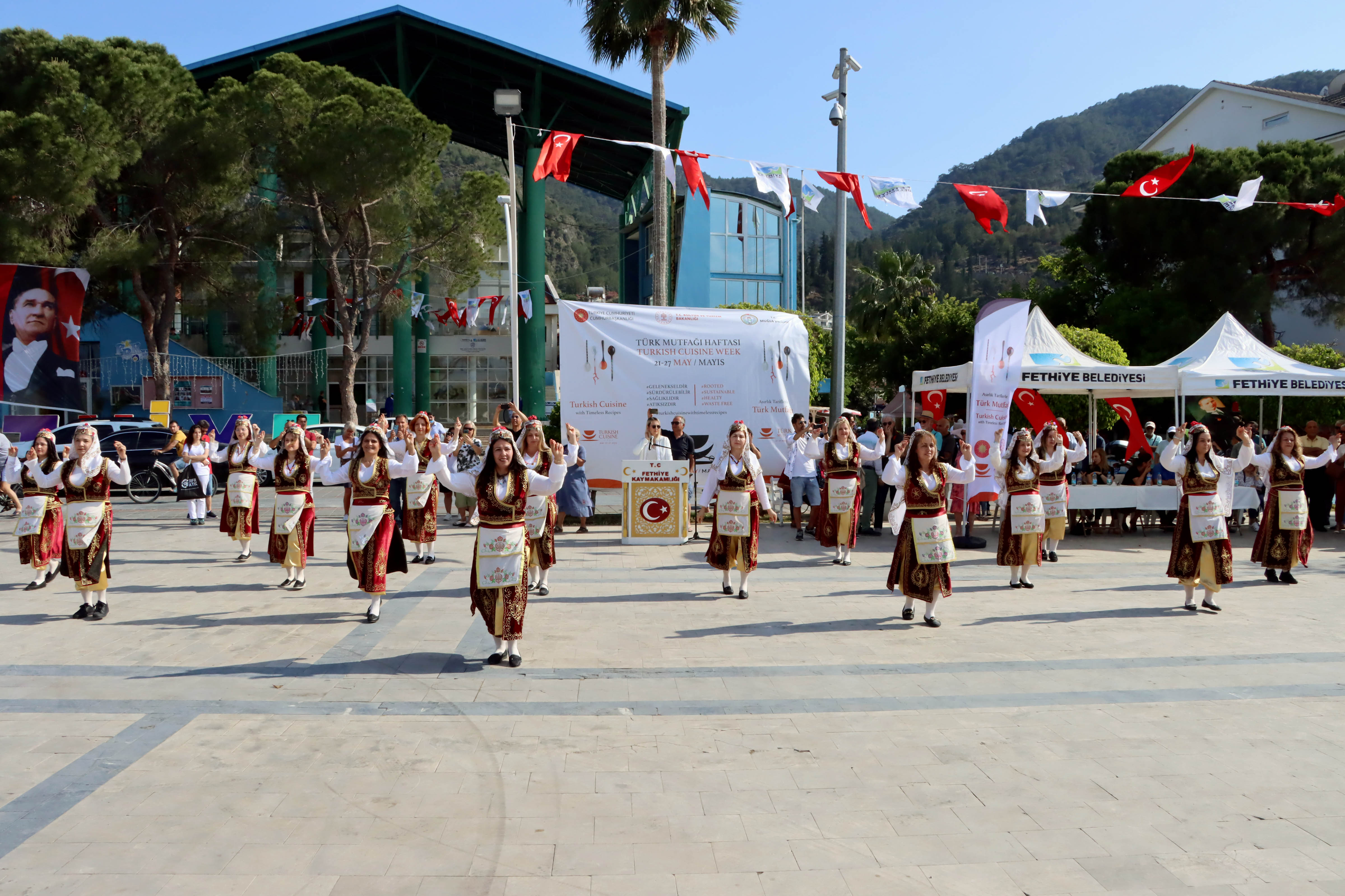 2022-05-24-fethiyede-turk-mutfagi-haftasi-etkinlikleri-renkli-goruntulere-sahne-oldu-5.jpg