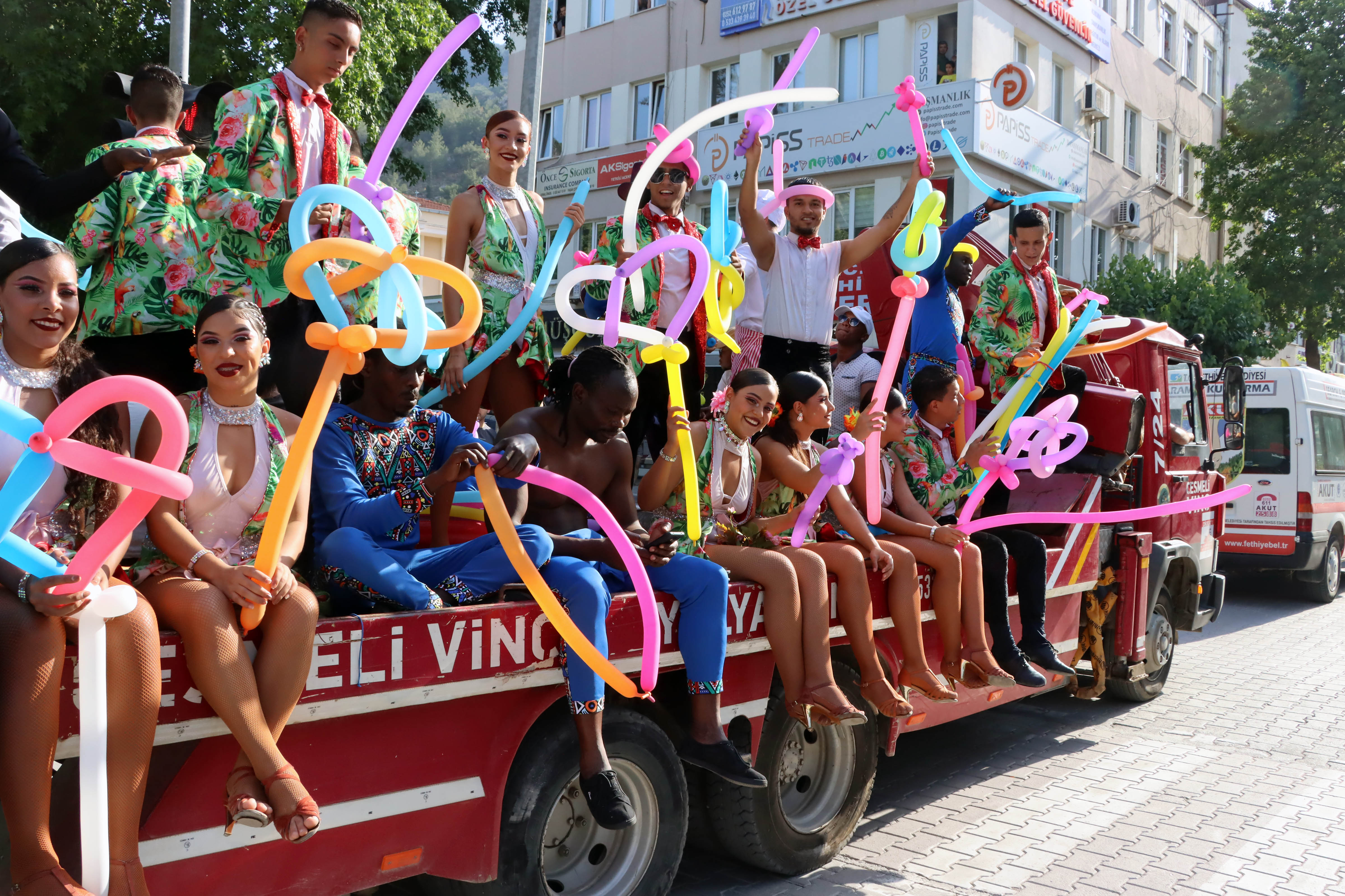 2022-05-28-fethiye-festivali-karnaval-yuruyusu-13.jpg