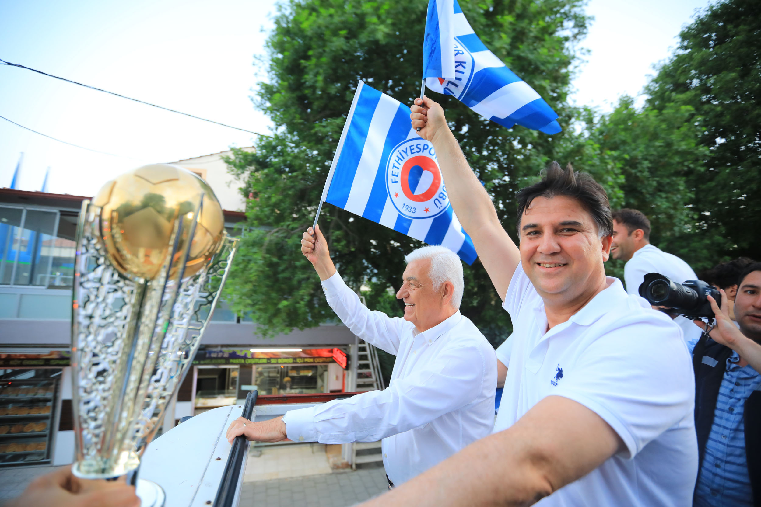 baskan-gurun-fethiyesporun-sampiyonluk-kutlamalarina-katildi-5.jpg