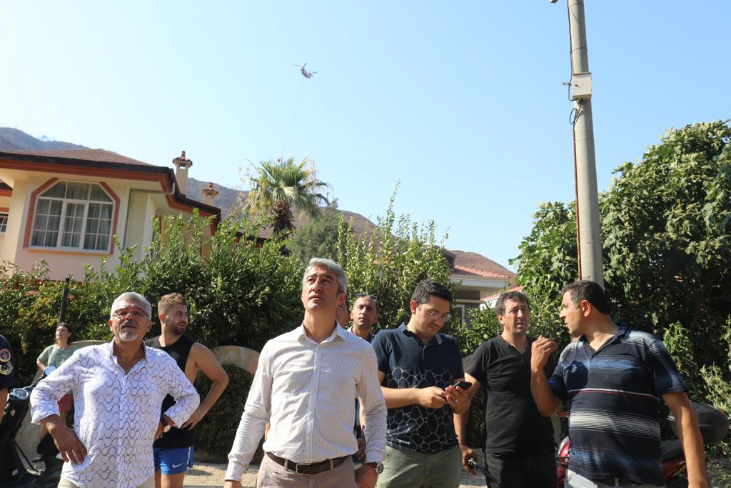 marmaris-belediyesi-yanginlarda-hep-sahada-11.jpg