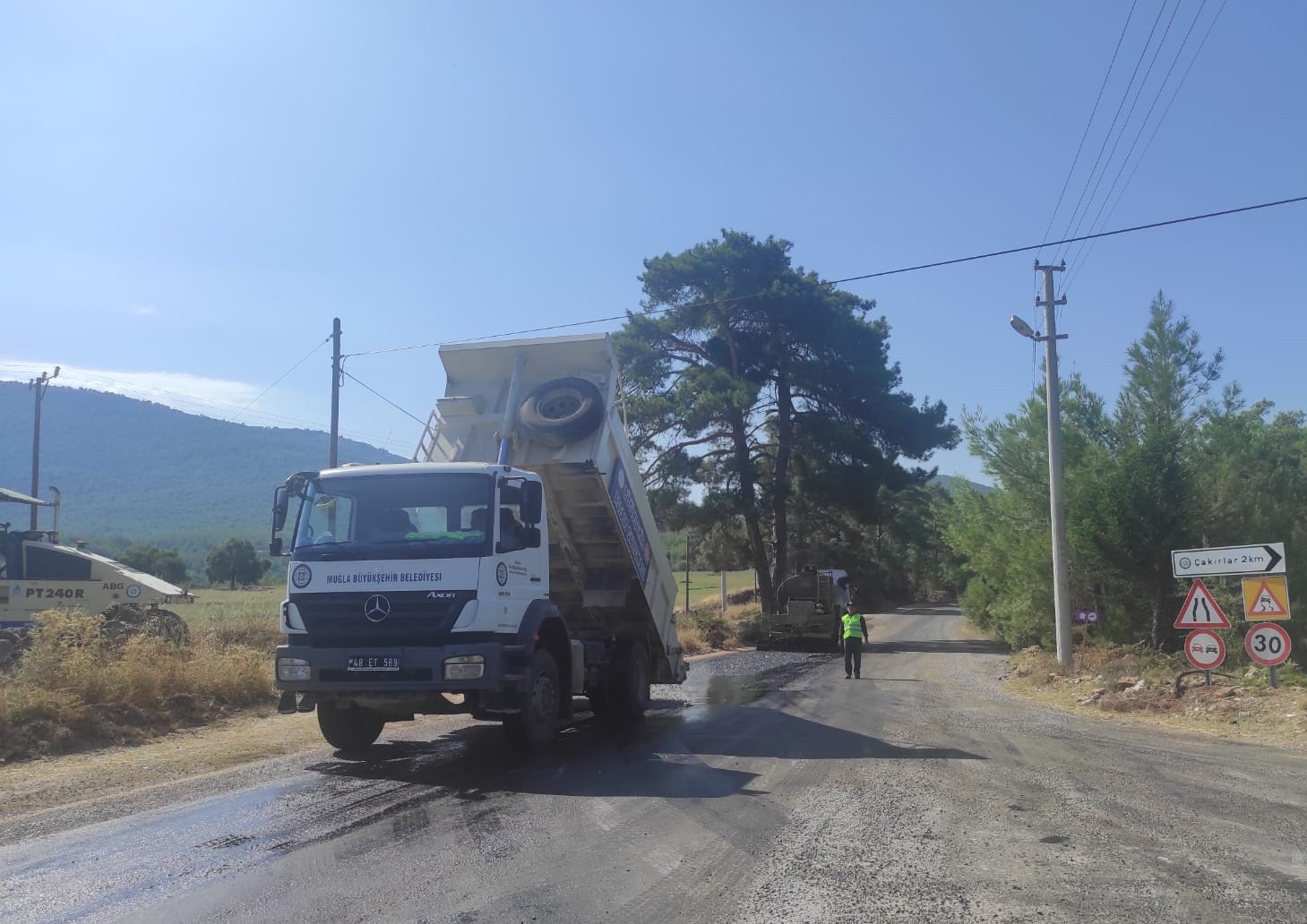 buyuksehir-yataganin-kirsal-mahallelerinde-yol-calismalarini-surduruyor-3.jpeg