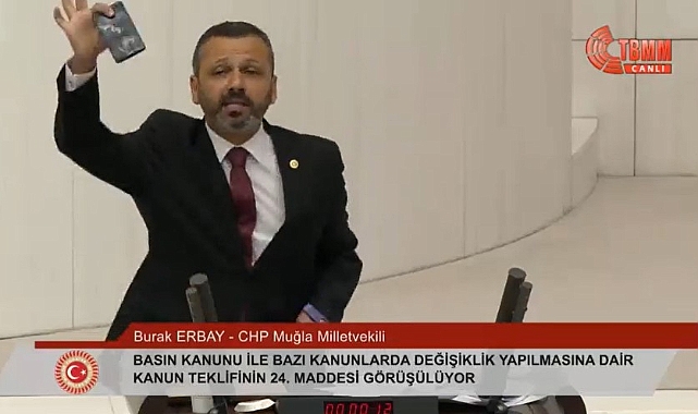 sansur-yasasi-chp-li-burak-erbay-meclis-kursusunde-telefonunu-parcaladi-246.jpg