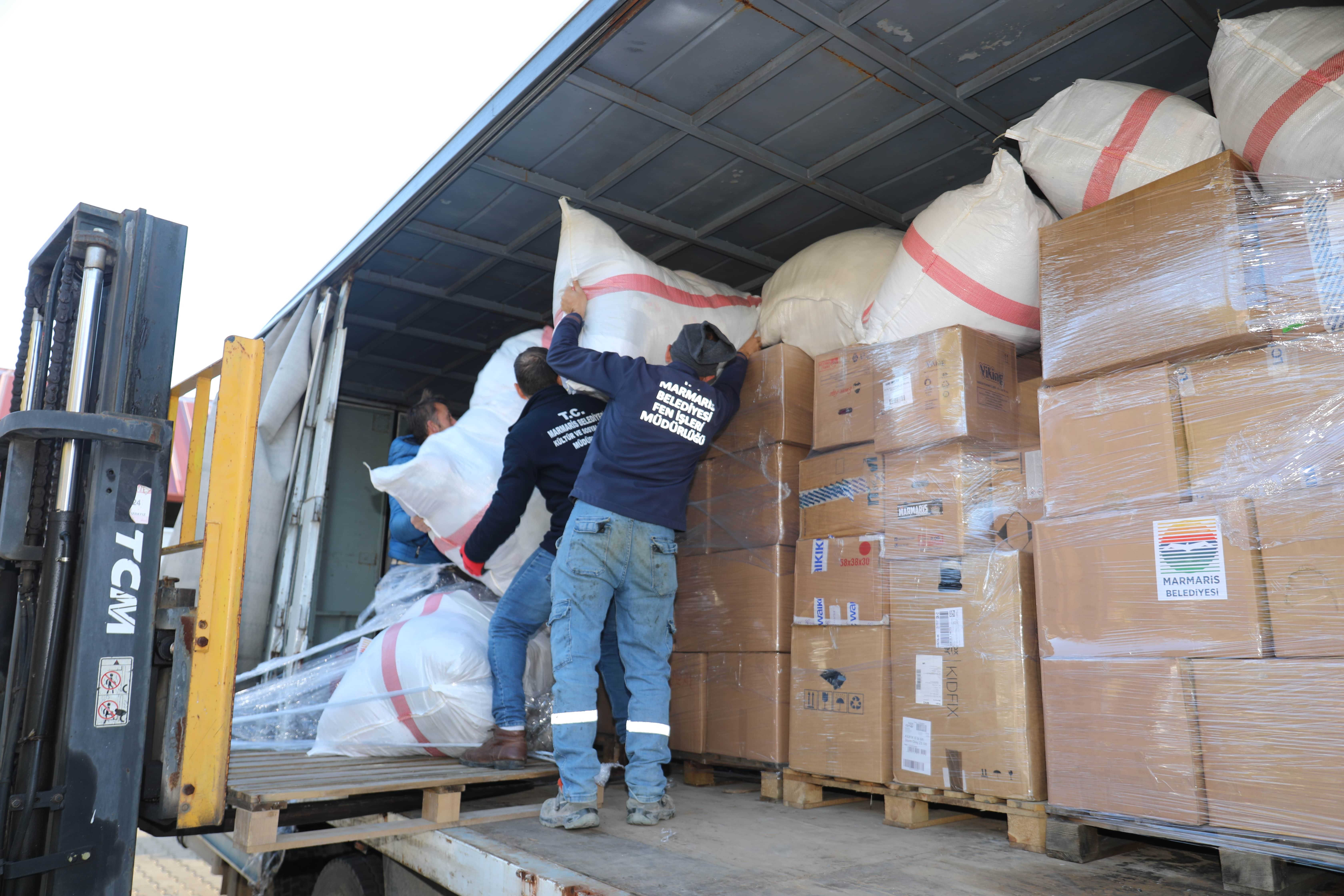 marmaris-deprem-bolgesi-yardim-4.jpg