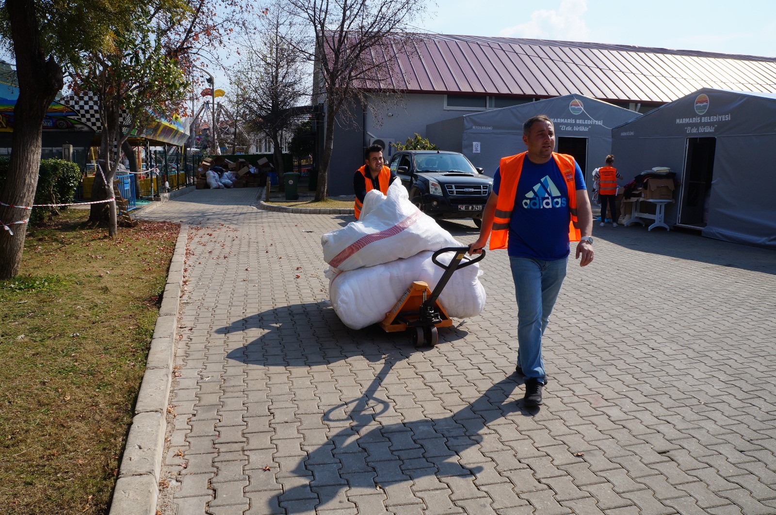 marmaris-depremzede-yardim-2.jpeg