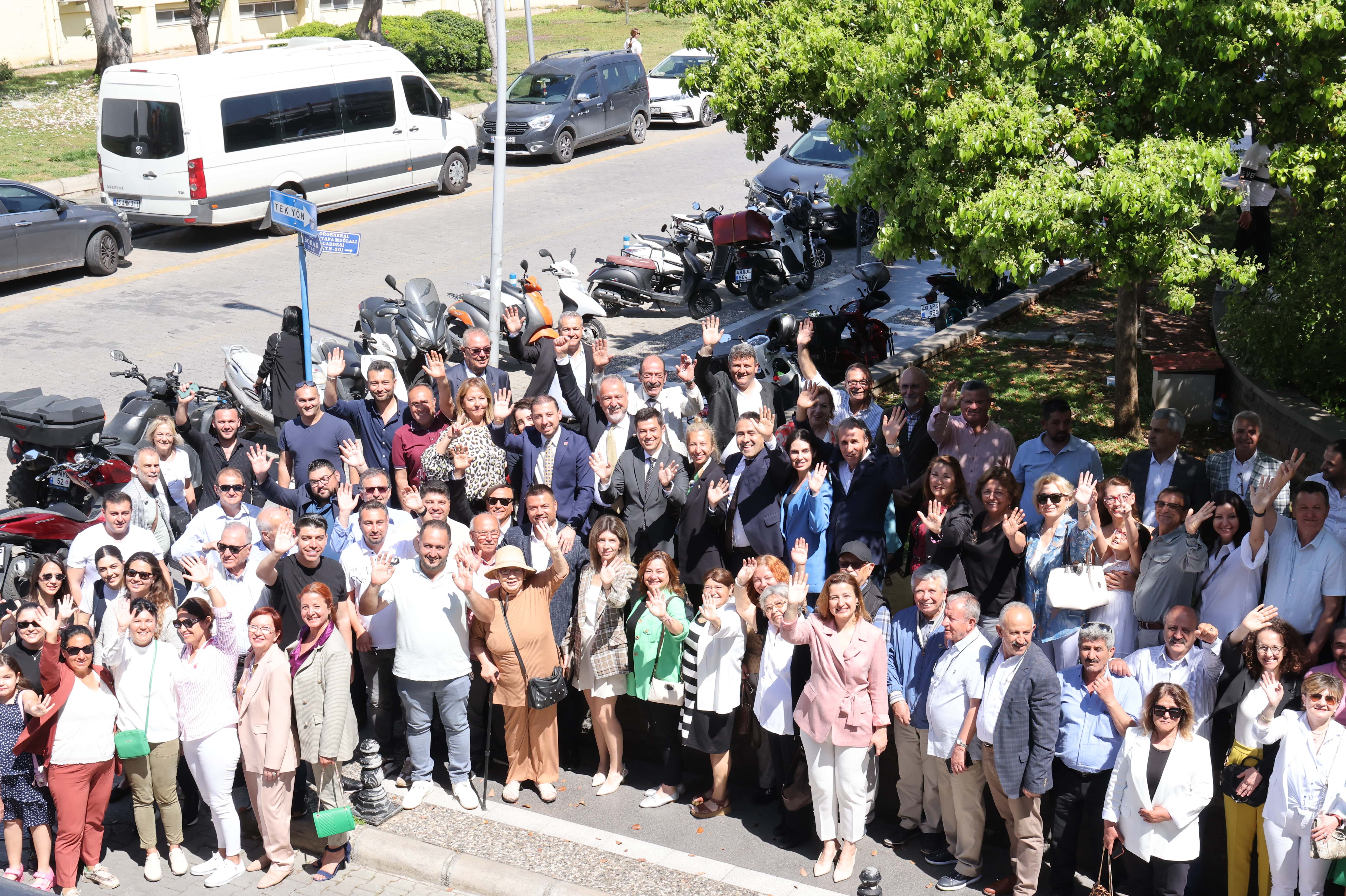 baskan-unlu-parti-bayramlasmasi-2.jpeg