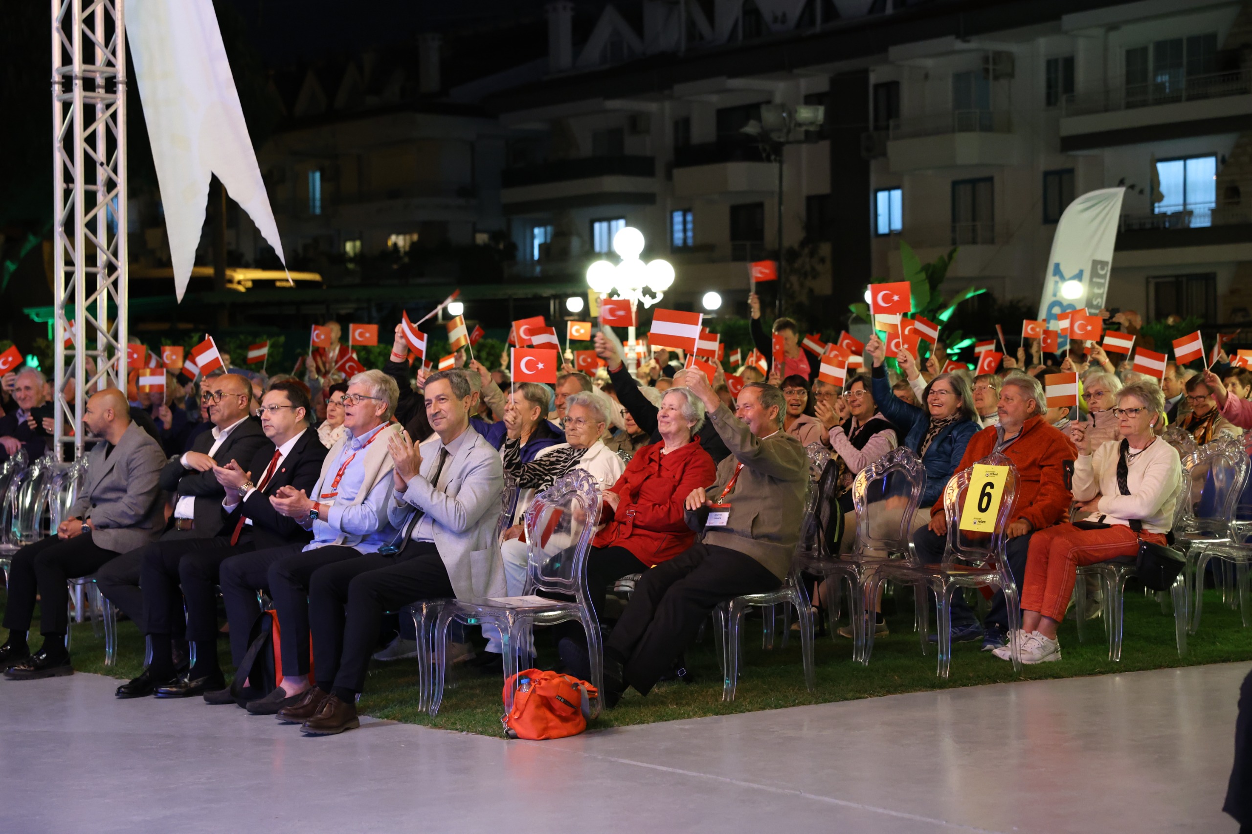 avusturyali-turistler-icin-gece-1.jpeg