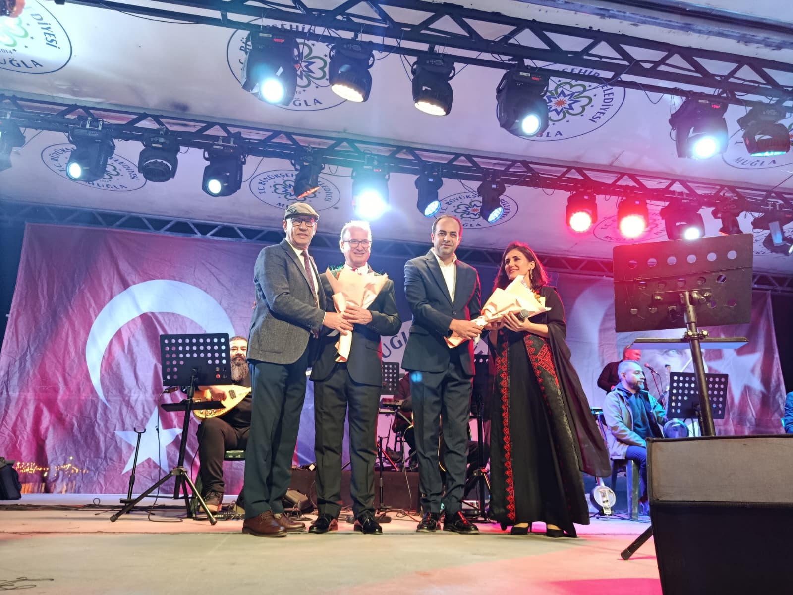 cumhuriyetin-103-yili-omuz-omuza-kutlandi-9.jpg